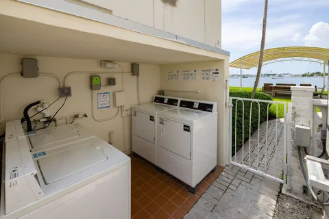 $425,000 | 1130 Venetian Way, Unit 1D, Miami Beach, FL 33139
