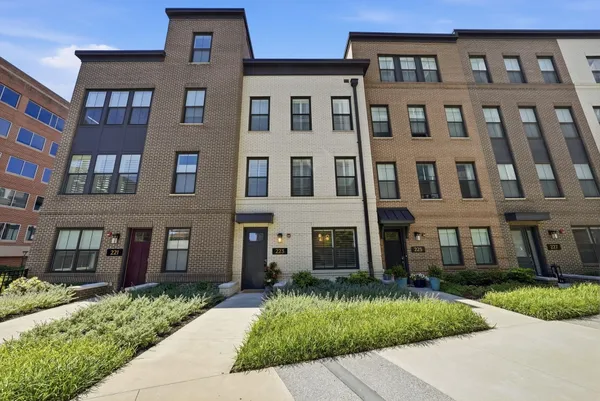 $2,050,000 | 223 Montgomery Street, Alexandria, VA 22314