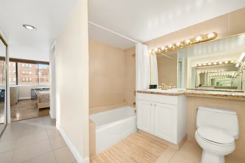 $1,650,000 | 333 East 69th Street, Unit 10H | Lenox Hill