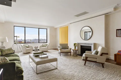 $4,295,000 | 10 Gracie Square, Unit 8D | Upper East Side