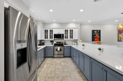 $1,975,000 | 928 11th Street, Unit 2, Santa Monica, CA 90403