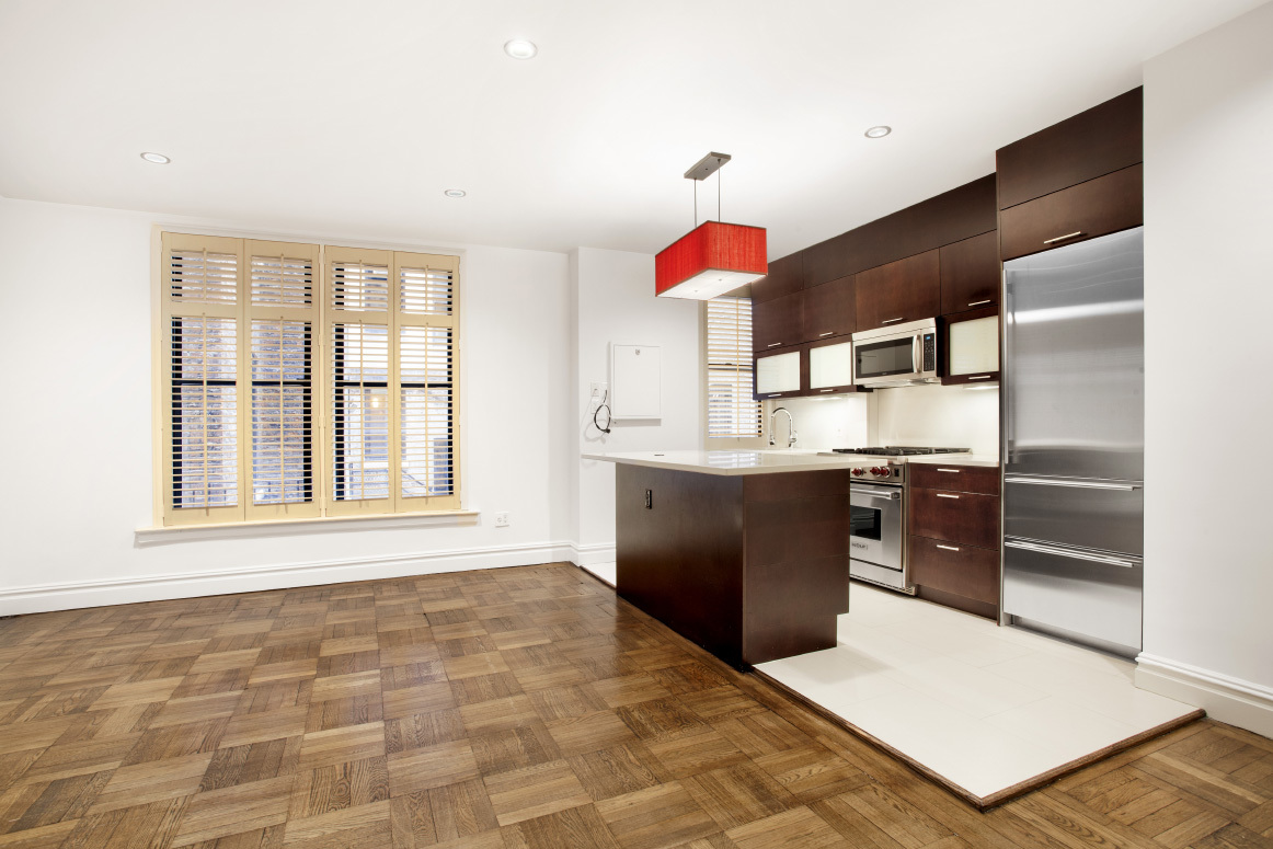 114 West 70th Street, Unit 1C Manhattan, NY 10023 - Photo 3 of 10