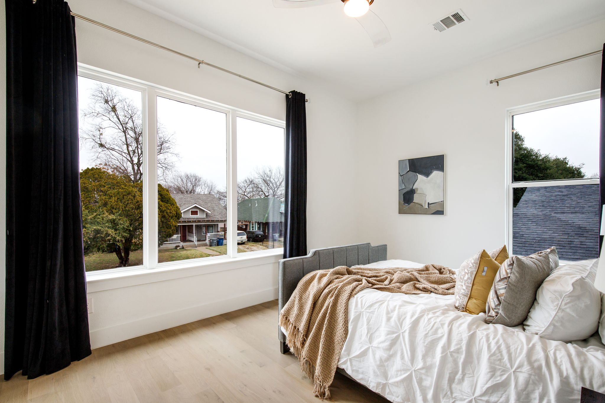 807 South Glasgow Drive Dallas, TX 75223 - Photo 22 of 39