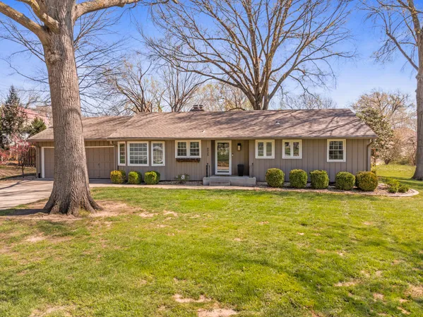 $495,000 | 6525 Hodges Drive, Prairie Village, KS 66208