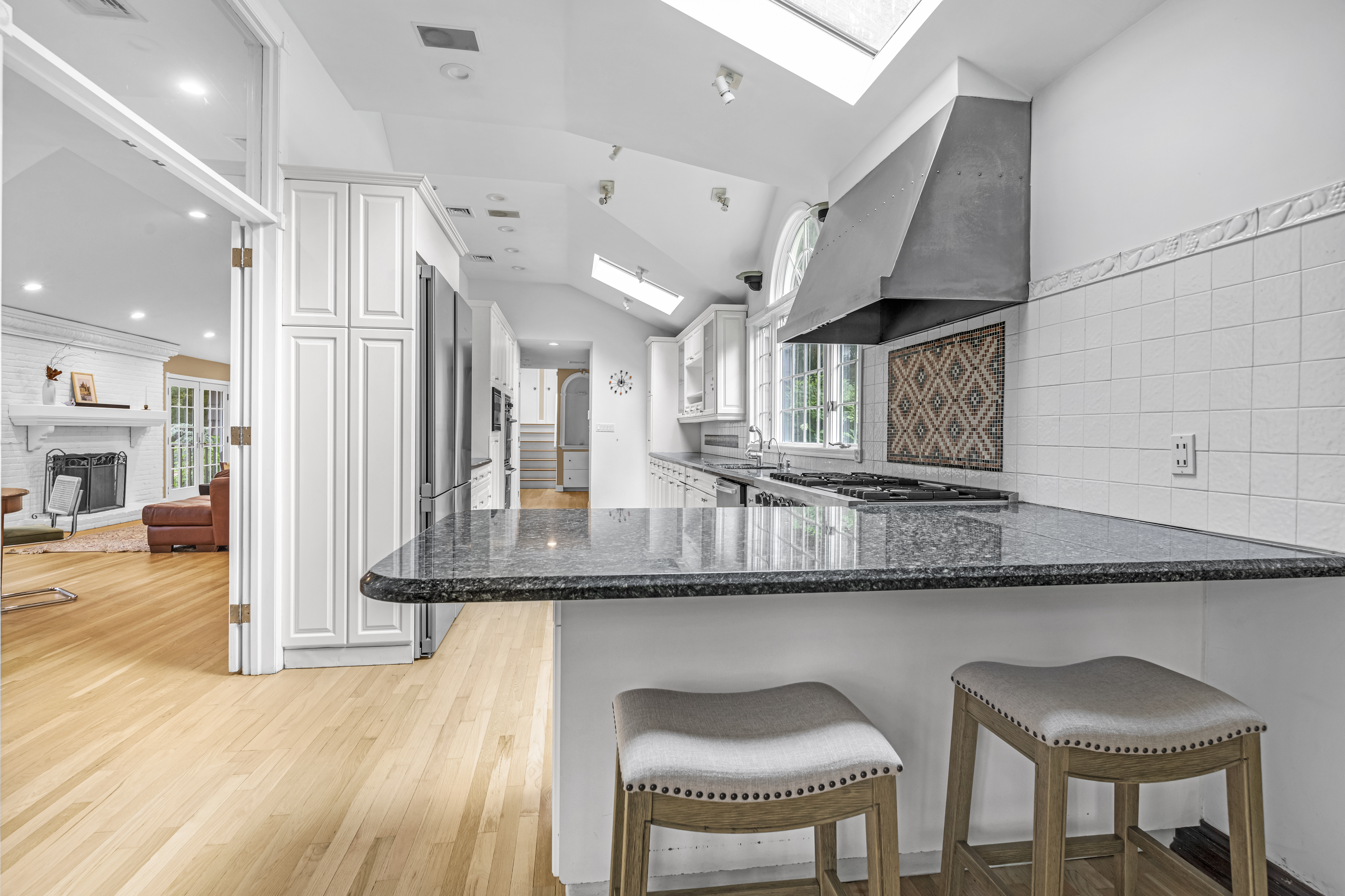 11 Quaker Ridge Road Brookville, NY 11545 - Photo 19 of 34