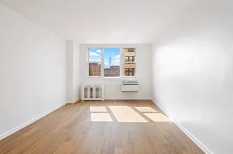 $1,295,000 | 77 7th Avenue, Unit 12P | Chelsea