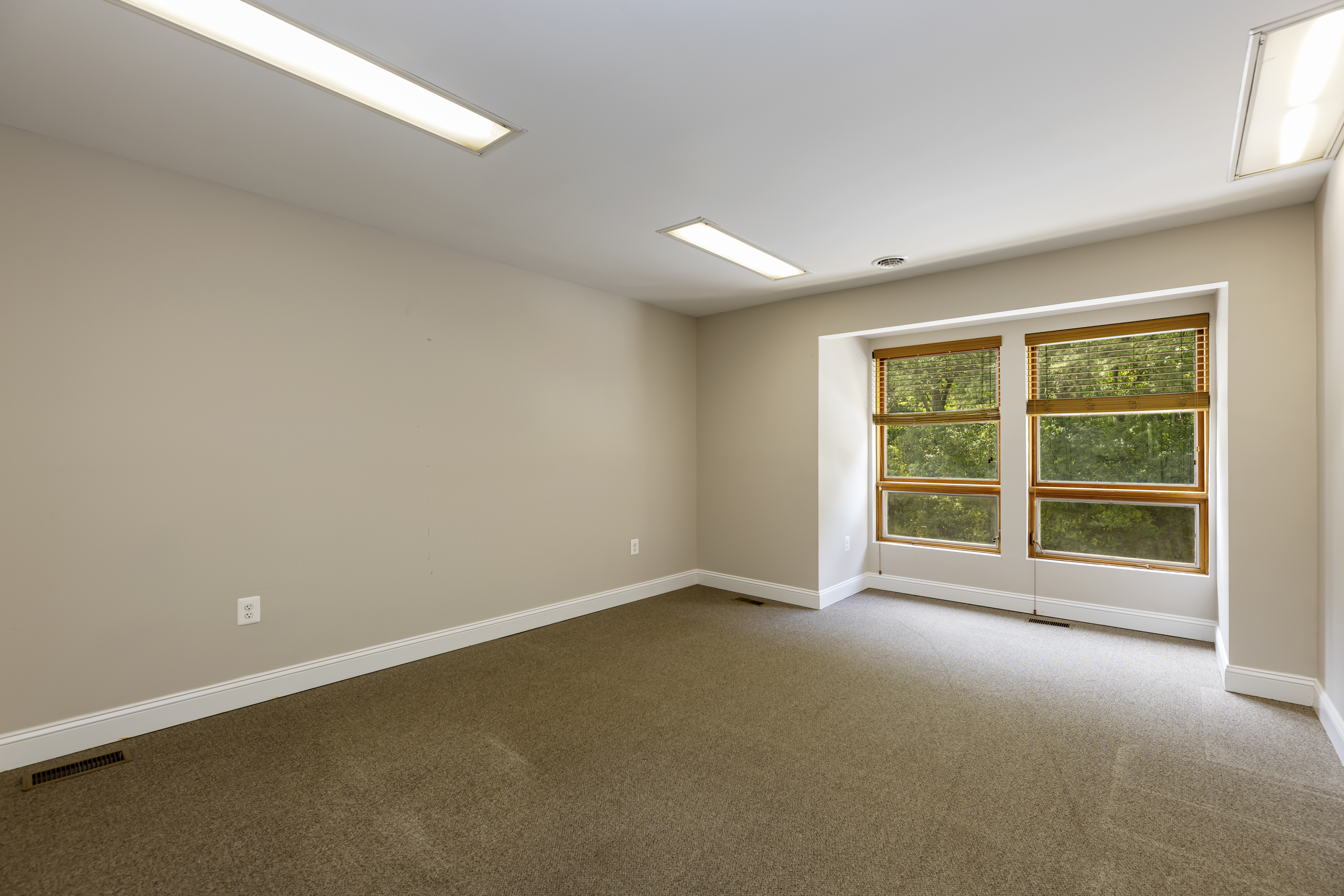 5885 Allentown Road Suitland, MD 20746 - Photo 17 of 23 an empty room with a window