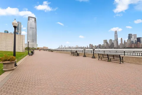$725,000 | 300 Communipaw Avenue, Unit 154, Jersey City, NJ 07304