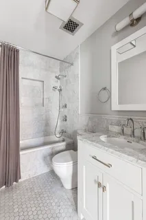 $7,850,000 | 304 East 82nd Street | Upper East Side