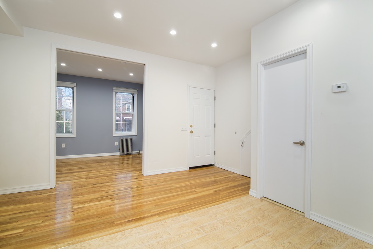 14-36 30th Road, Unit 1 Queens, NY 11102 - Photo 2 of 7