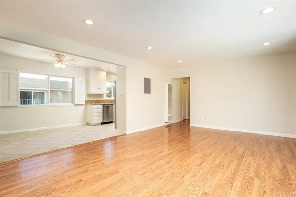 $3,195 | 301 Oswego Avenue, Huntington Beach, CA 92648