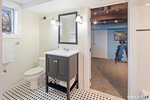 $2,698,000 | 135 Comstock Hill Road, New Canaan, CT 06840