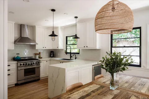 $1,549,000 | 8421 Kirkwood Drive, Los Angeles, CA 90046