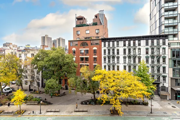 $1,495,000 | 2 Charlton Street, Unit 7J | Hudson Square