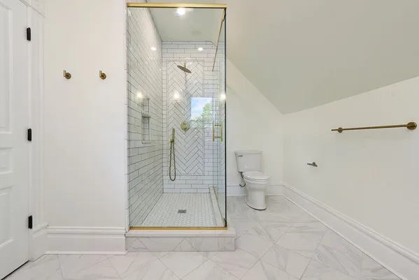 $650,000 | 526 10th Street, Oakmont, PA 15139