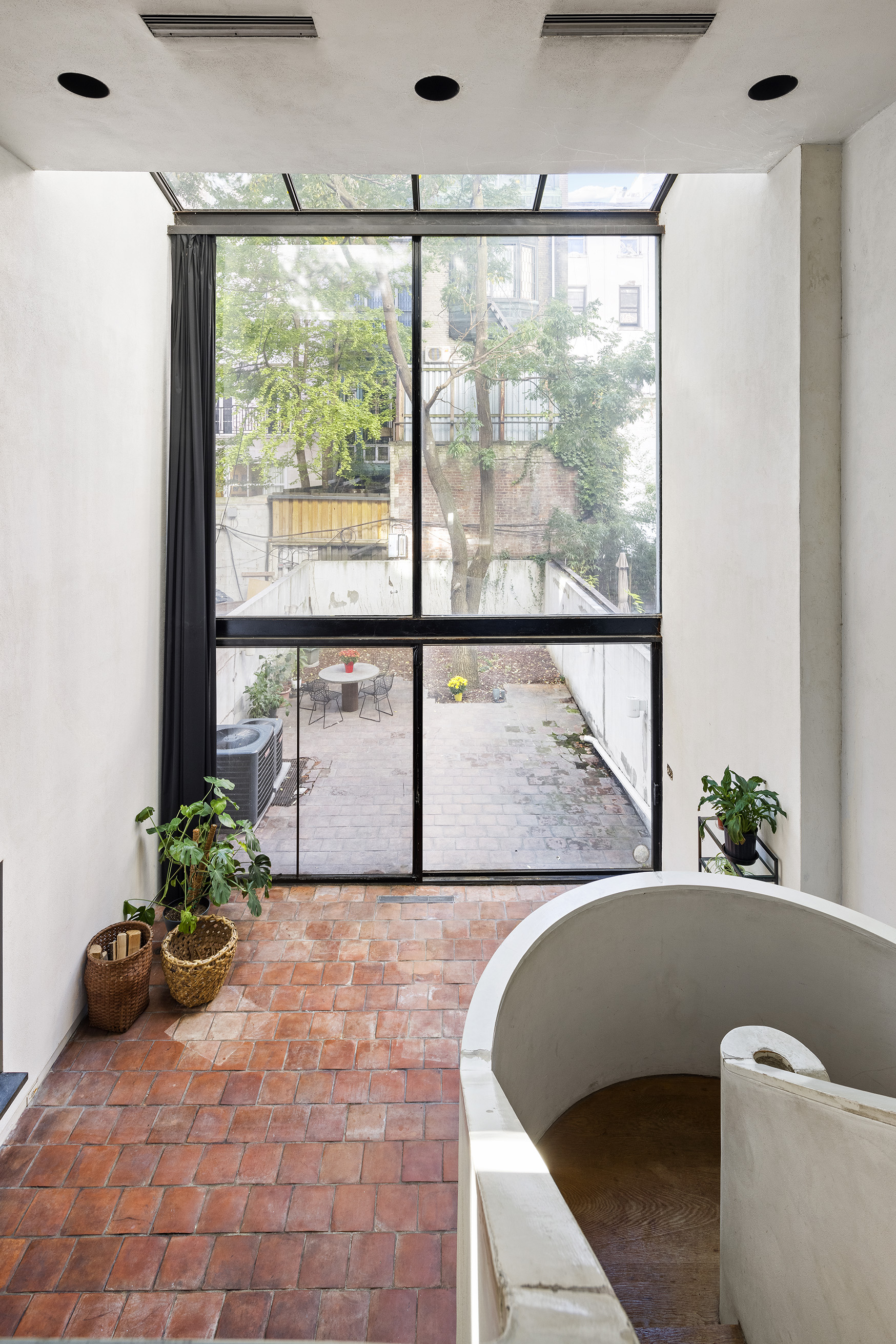 54 East 66th Street Manhattan, NY 10065 - Photo 2 of 19