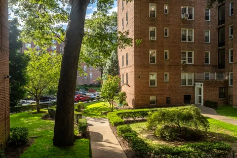 $250,000 | 5610 Netherland Avenue, Unit 1G | North Riverdale