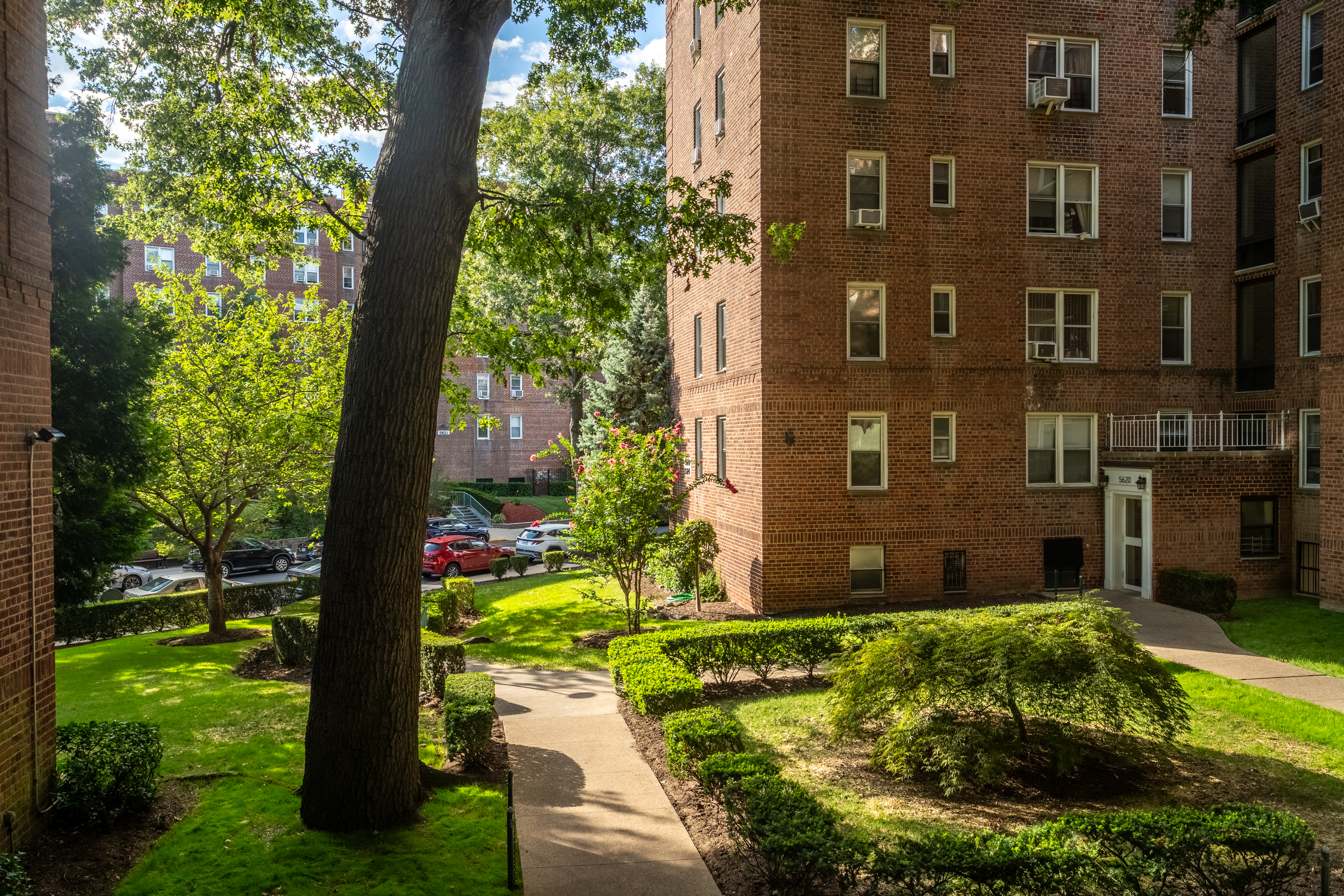 5610 Netherland Avenue, Unit 1G Bronx, NY 10471 - Photo 13 of 14 a view of a back yard