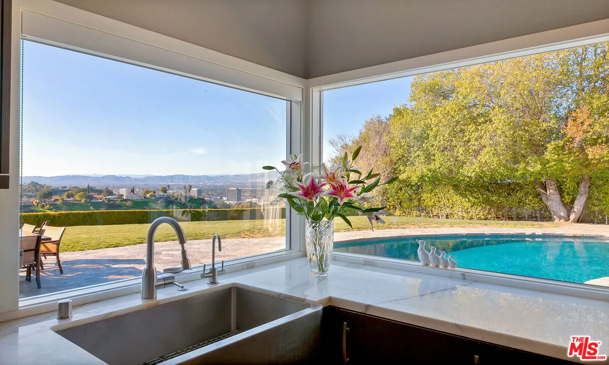 $2,590,000 | 3921 Cody Road, Sherman Oaks, CA 91403