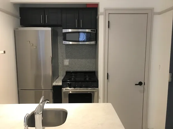 $5,600 | 459 West 43rd Street, Unit 1B | Hell's Kitchen
