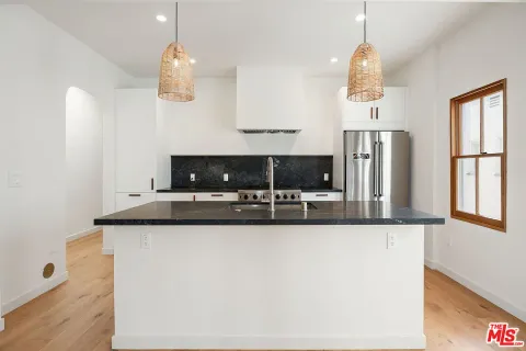 $995,000 | 346 1/2 North Gardner Street, Los Angeles, CA 90036