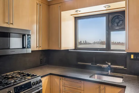 $2,495,000 | 45 Sutton Place South, Unit 10F | Sutton Place
