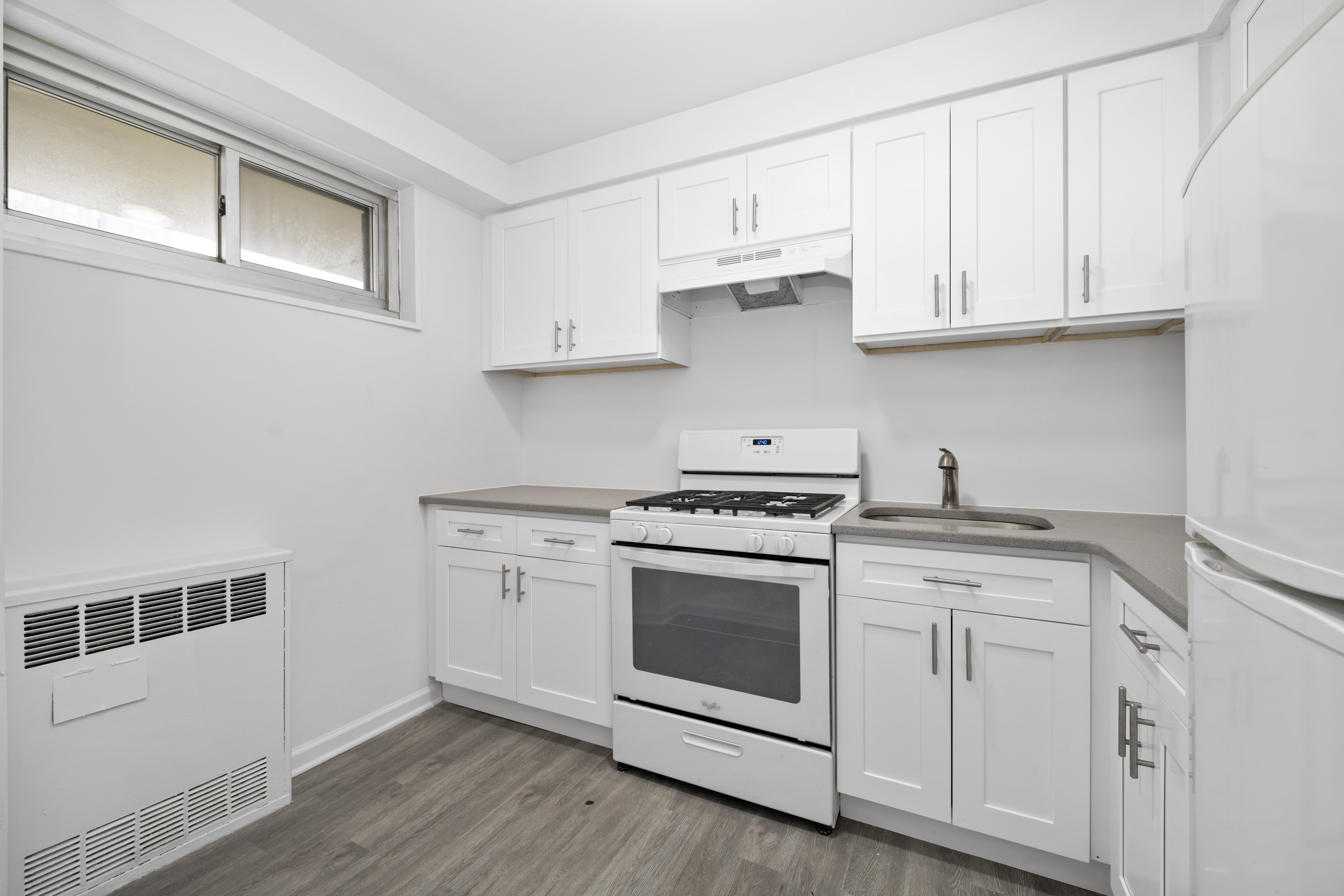 215 Park Row, Unit 15F Manhattan, NY 10038 - Photo 5 of 9