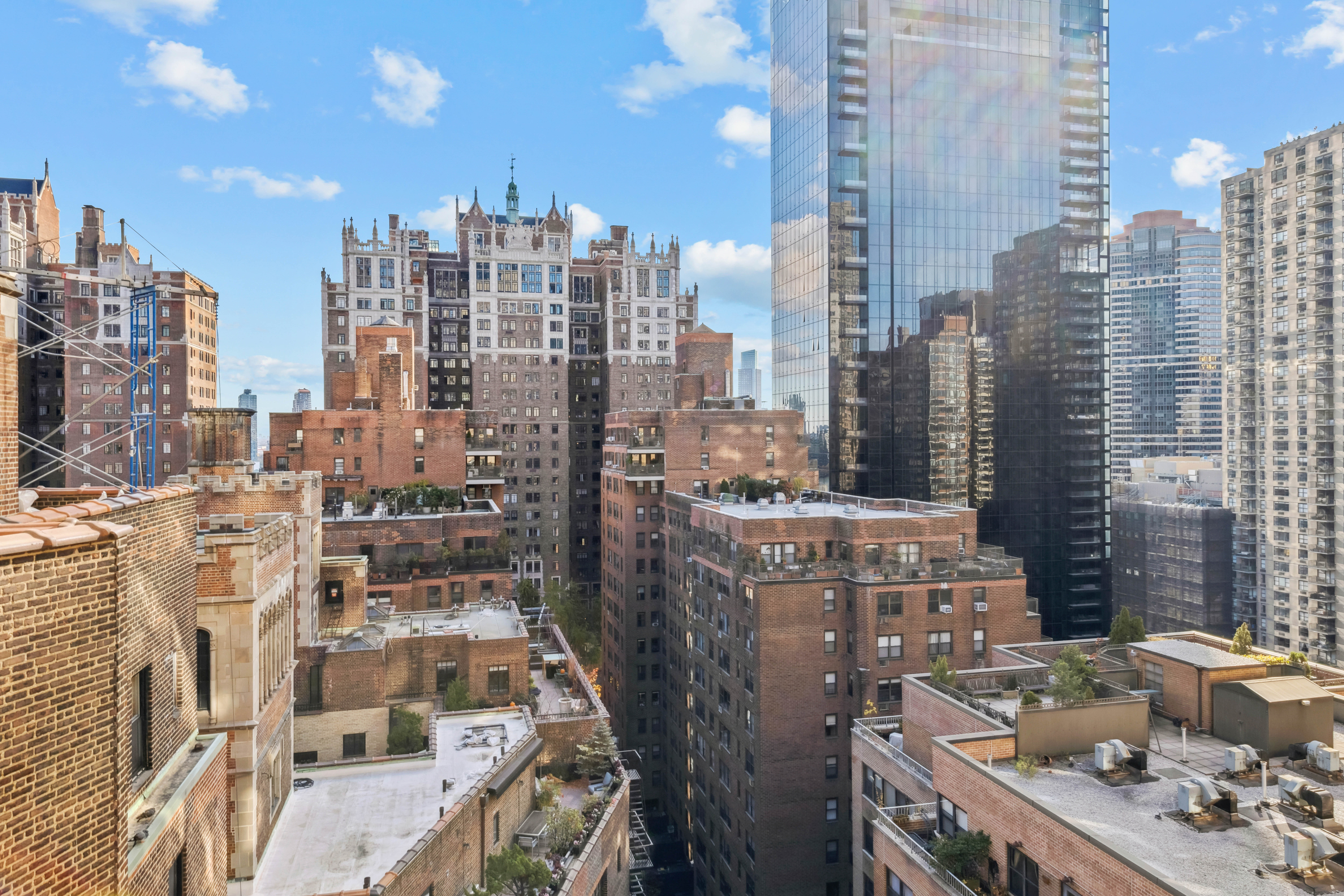 305 East 40th Street, Unit 19CD Manhattan, NY 10016 - Photo 15 of 16 a view of city with tall buildings