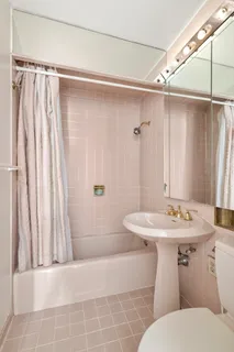 $695,000 | 77 West 55th Street, Unit 16H | Midtown Central