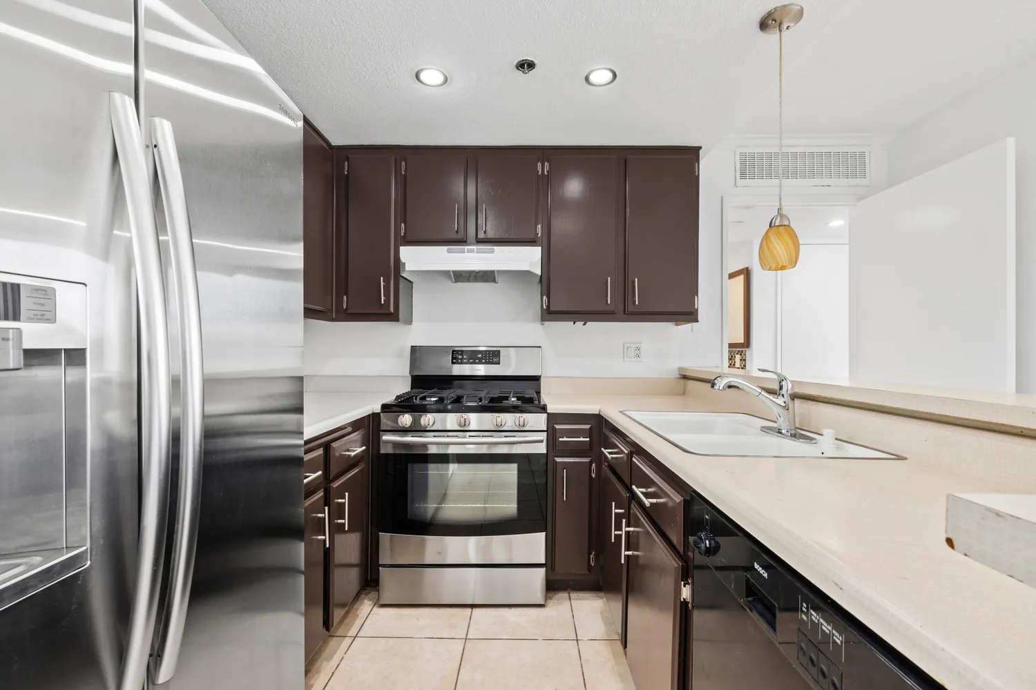 $390,000 | 5143 Bakman Avenue, Unit 406, North Hollywood, CA 91601