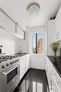 $995,000 | 105 West 13th Street, Unit 16F | West Village