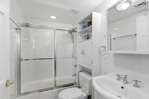 $1,299,000 | 392 11th Street, Unit 3A | Park Slope
