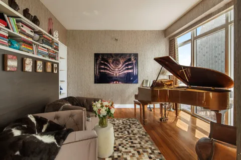 $25,000 | 10 West End Avenue, Unit 14A | Upper West Side