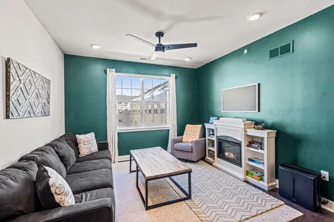 $449,900 | 128 B Fleet Court, Bensalem, PA 19020