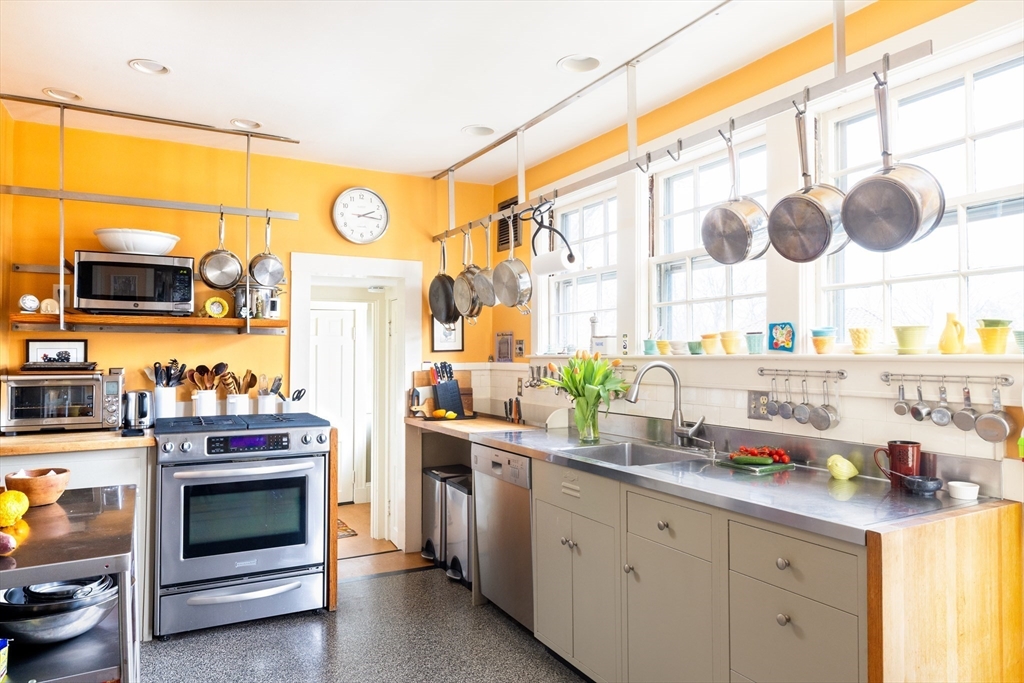 20 Moss Hill Road Boston, MA 02130 - Photo 4 of 21