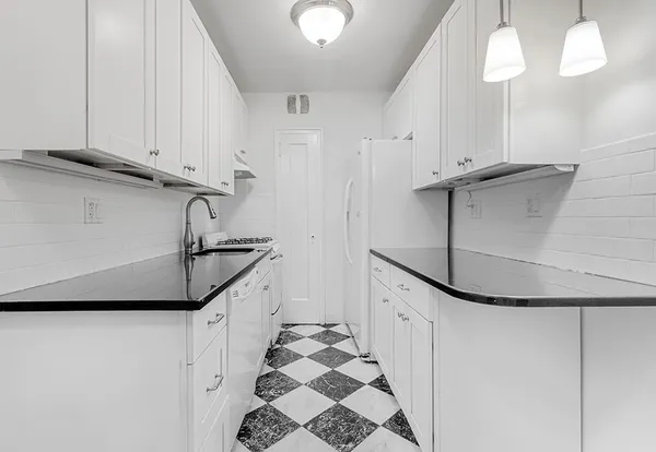 $5,000 | 330 East 58th Street, Unit 3E | Sutton Place