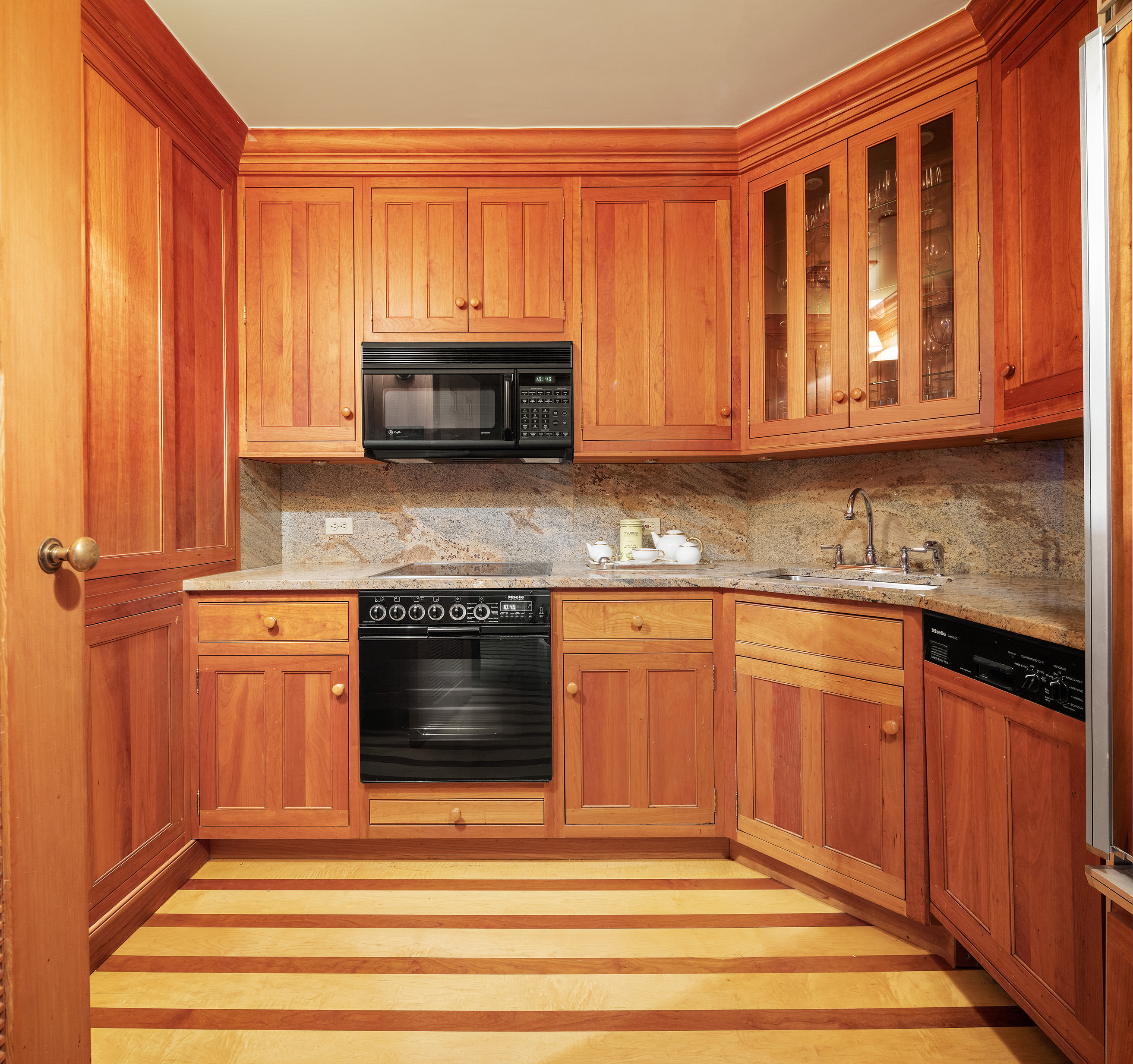 246 East 49th Street Manhattan, NY 10017 - Photo 19 of 39