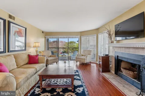 $595,000 | 2110 Chesapeake Harbour Drive East, Unit 101, Annapolis, MD 21403