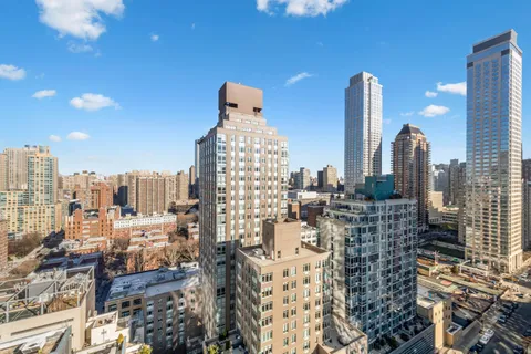 $2,250,000 | 555 West 59th Street, Unit 25E | Upper West Side