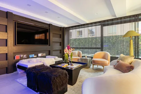 $18,900,000 | 230 Central Park South | Central Park South