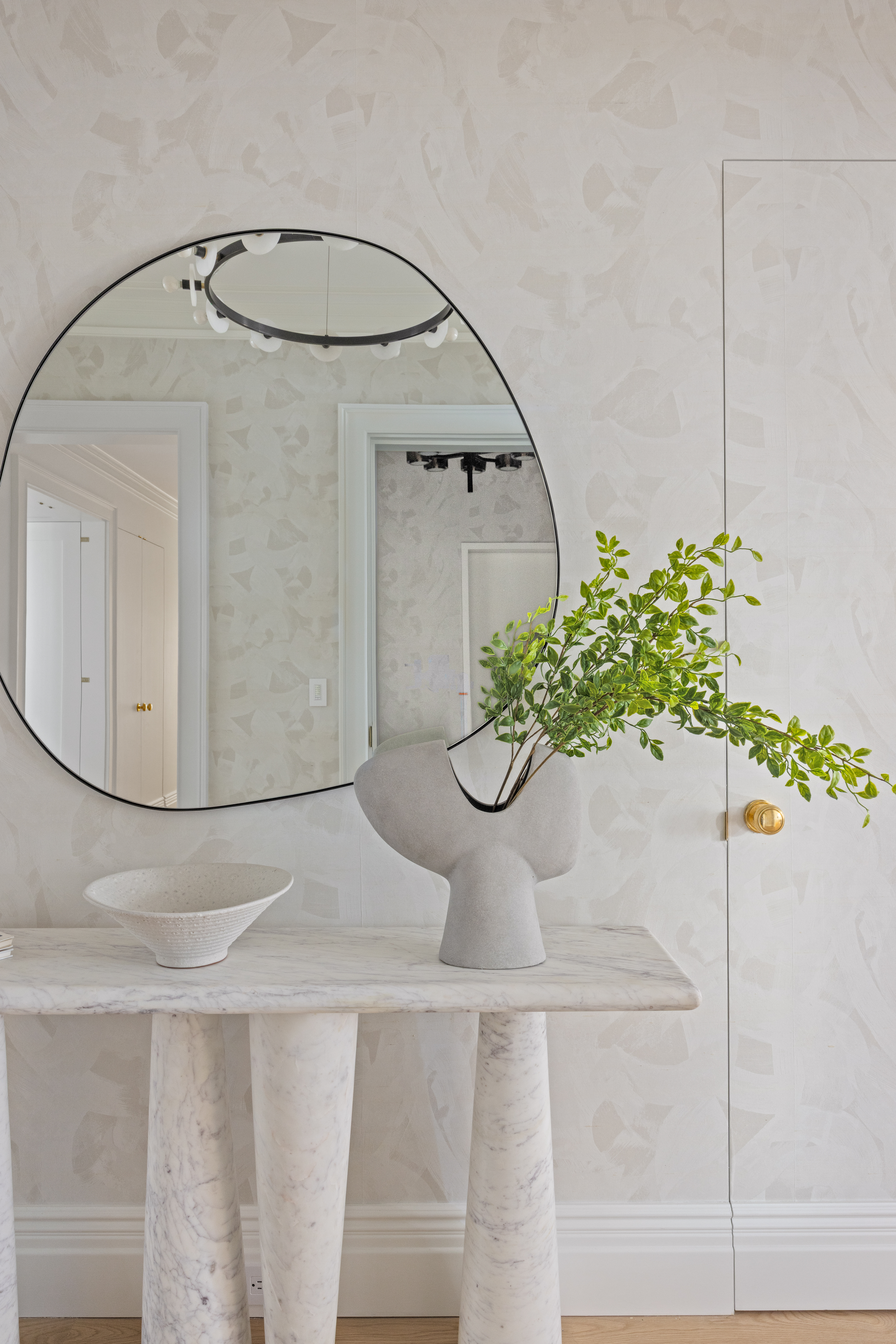 1020 5th Avenue, Unit 9 Manhattan, NY 10028 - Photo 6 of 27 a vase of flowers sitting on a table