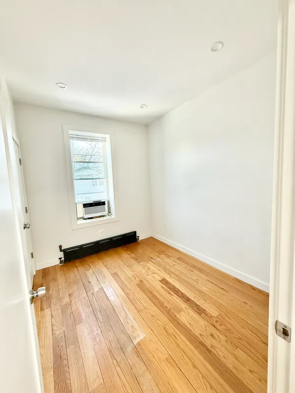 $2,350 | 2013 Flatbush Avenue, Unit 2R | Flatlands