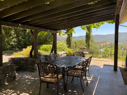 $1,250,000 | 275 Kerry Lane, Cloverdale, CA 95425