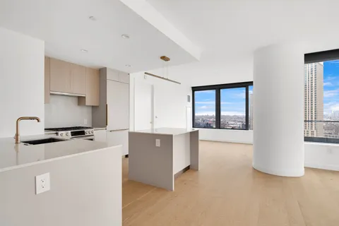 $2,750,000 | 3 Court Square, Unit 2911 | Long Island City