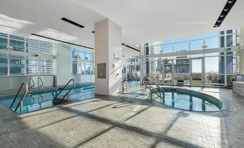 $1,435,000 | 350 West 42nd Street, Unit 20L | Hell's Kitchen