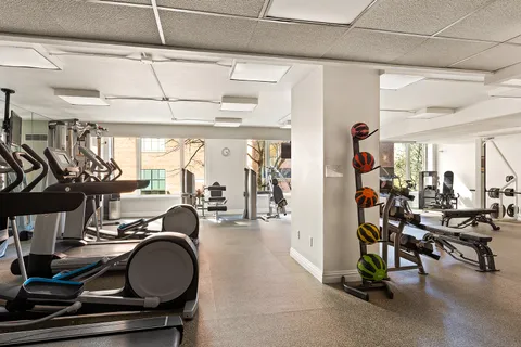 $2,295,000 | 90 East End Avenue, Unit 4B | Upper East Side