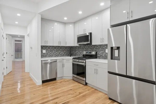$7,995 | 142 East 35th Street, Unit 1 | Murray Hill