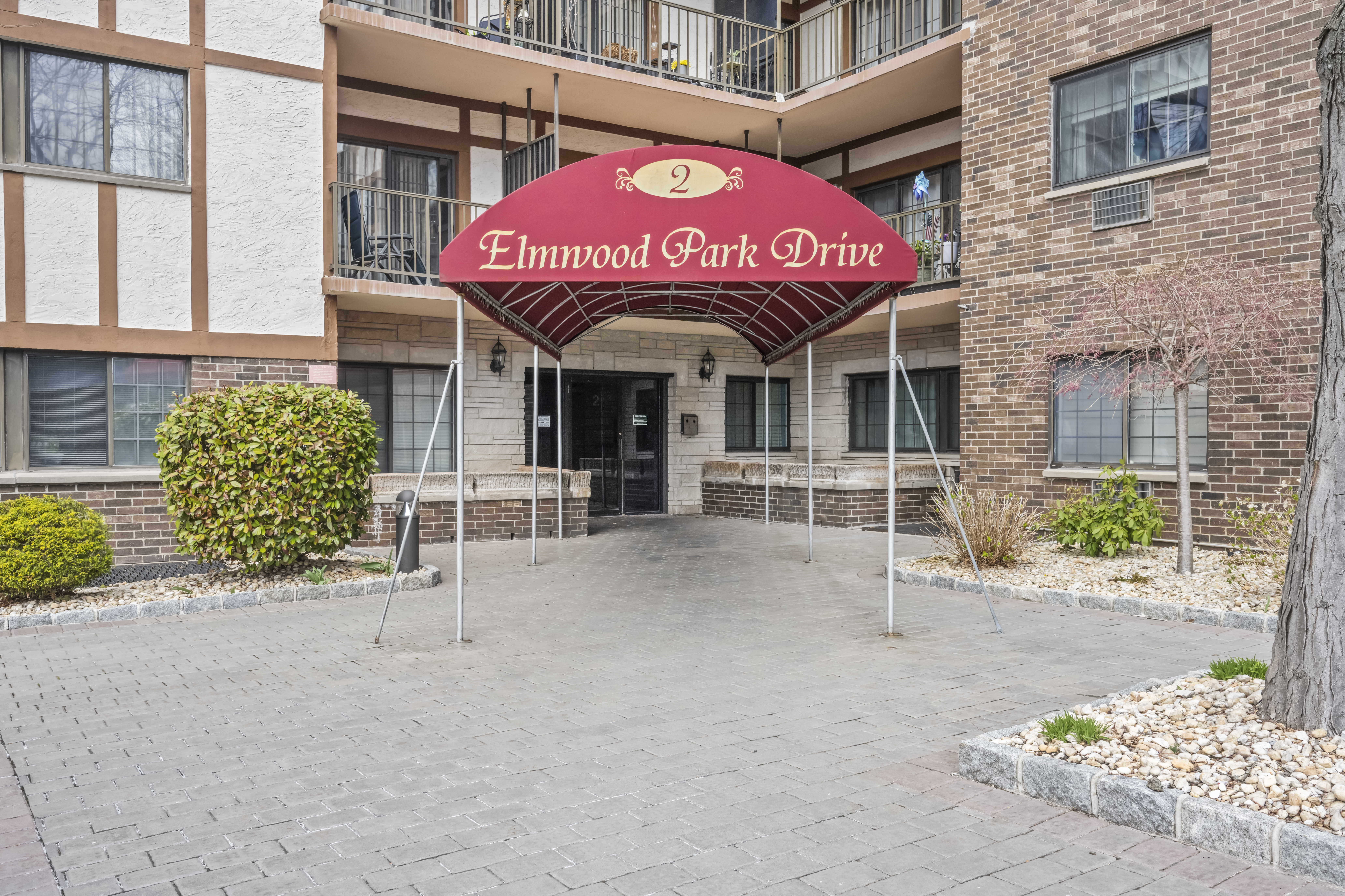 2 Elmwood Park Drive, Unit 209 Staten Island, NY 10314 - Photo 4 of 17 a view of an outdoor space with a patio