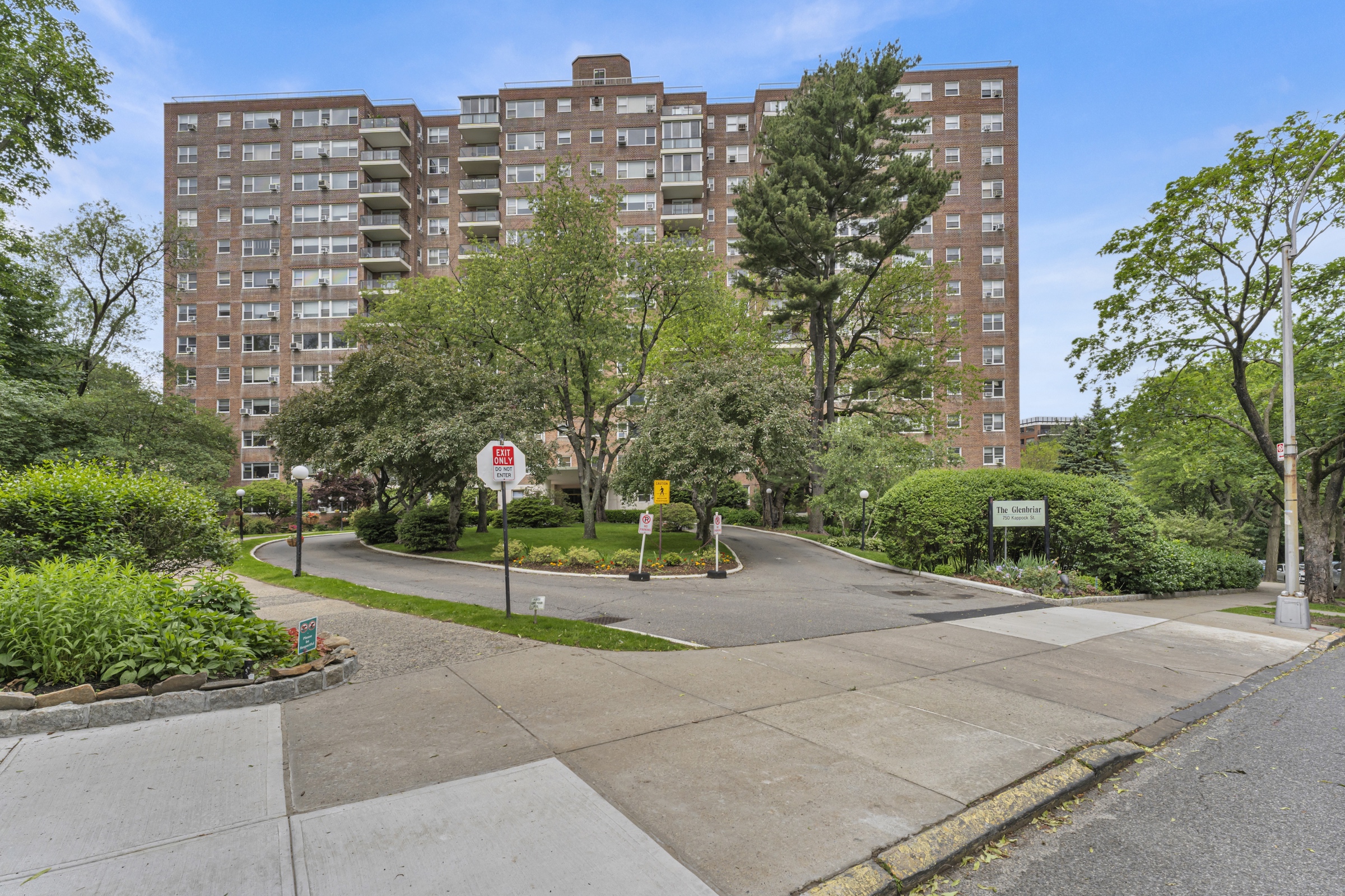 750 Kappock Street, Unit 307 Bronx, NY 10463 - Photo 15 of 20 a sign board with tall buildings in the background