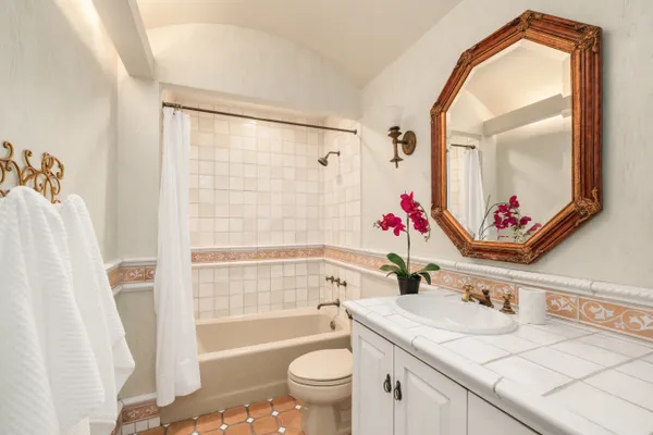 $1,800,000 | 228 West 21st Street, Unit 2 | Chelsea